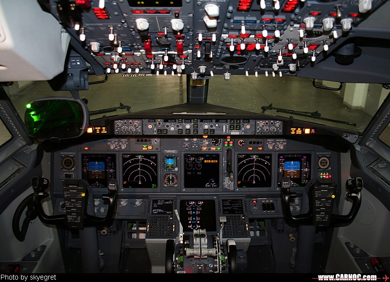 B737驾驶舱
